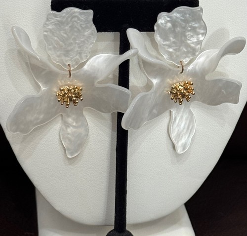 White light flower earrings - white,